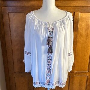 Life Style Womens White Embroidered Bohemian Style pullover Blouse. Size L